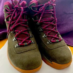 Columbia Newton Ridge Hiking Boots